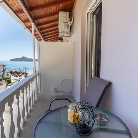 Theklas Sea View Apartmán *