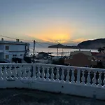Theklas Sea View * Άγιος Γεώργιος Πάγων